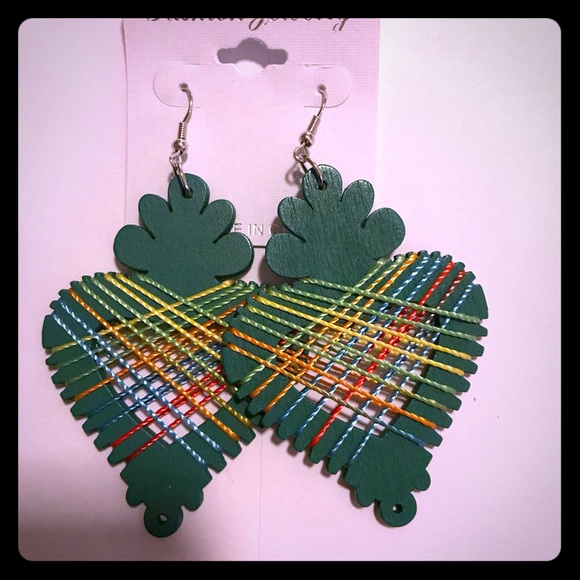 Jewelry - Cute string art earrings